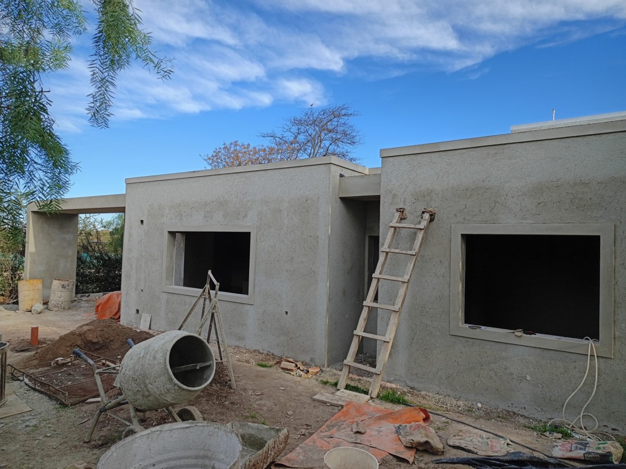 VENDO CASA 3 DORM. A ESTRENAR B° BELA VISTA