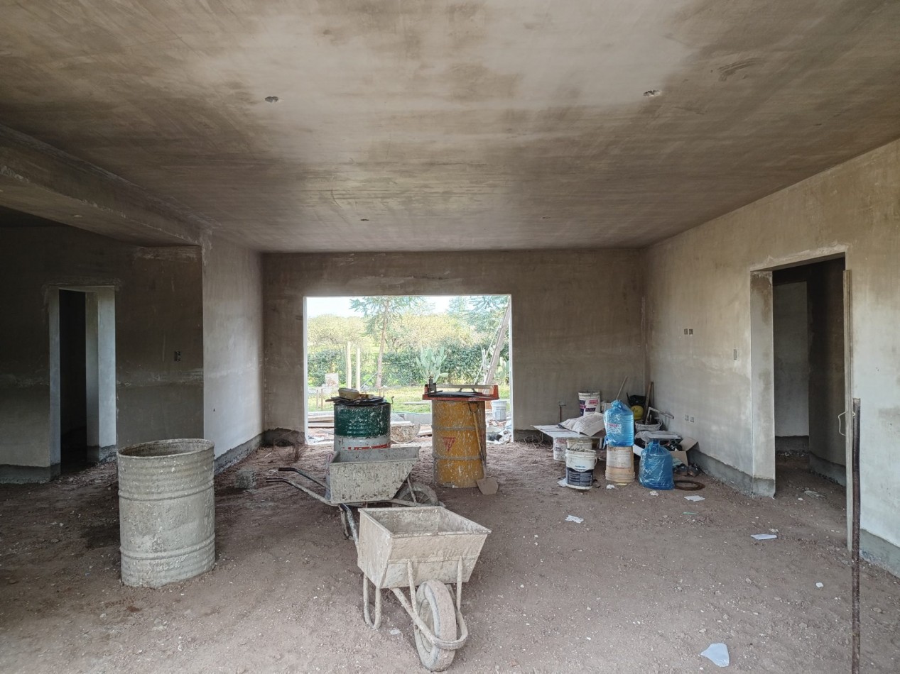 VENDO CASA 3 DORM. A ESTRENAR B° BELA VISTA