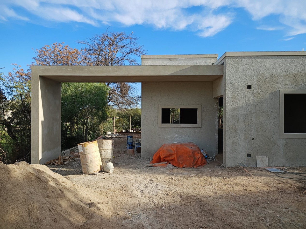 VENDO CASA 3 DORM. A ESTRENAR B° BELA VISTA