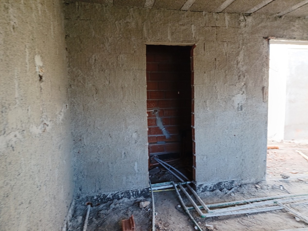 VENDO CASA 3 DORM. + OFICINA A ESTRENAR B° BELA VISTA. 