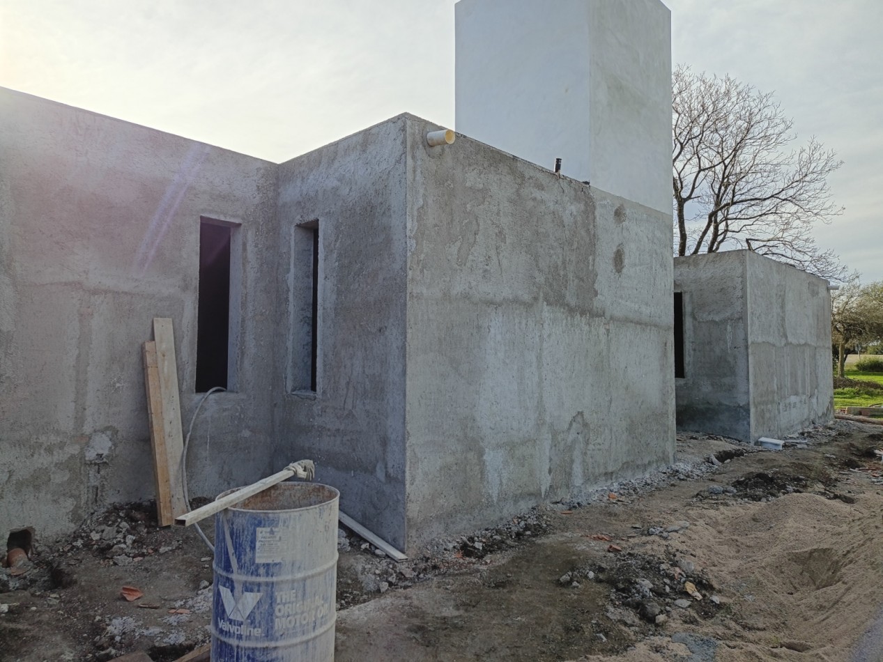 VENDO CASA 3 DORM. + OFICINA A ESTRENAR B° BELA VISTA. 