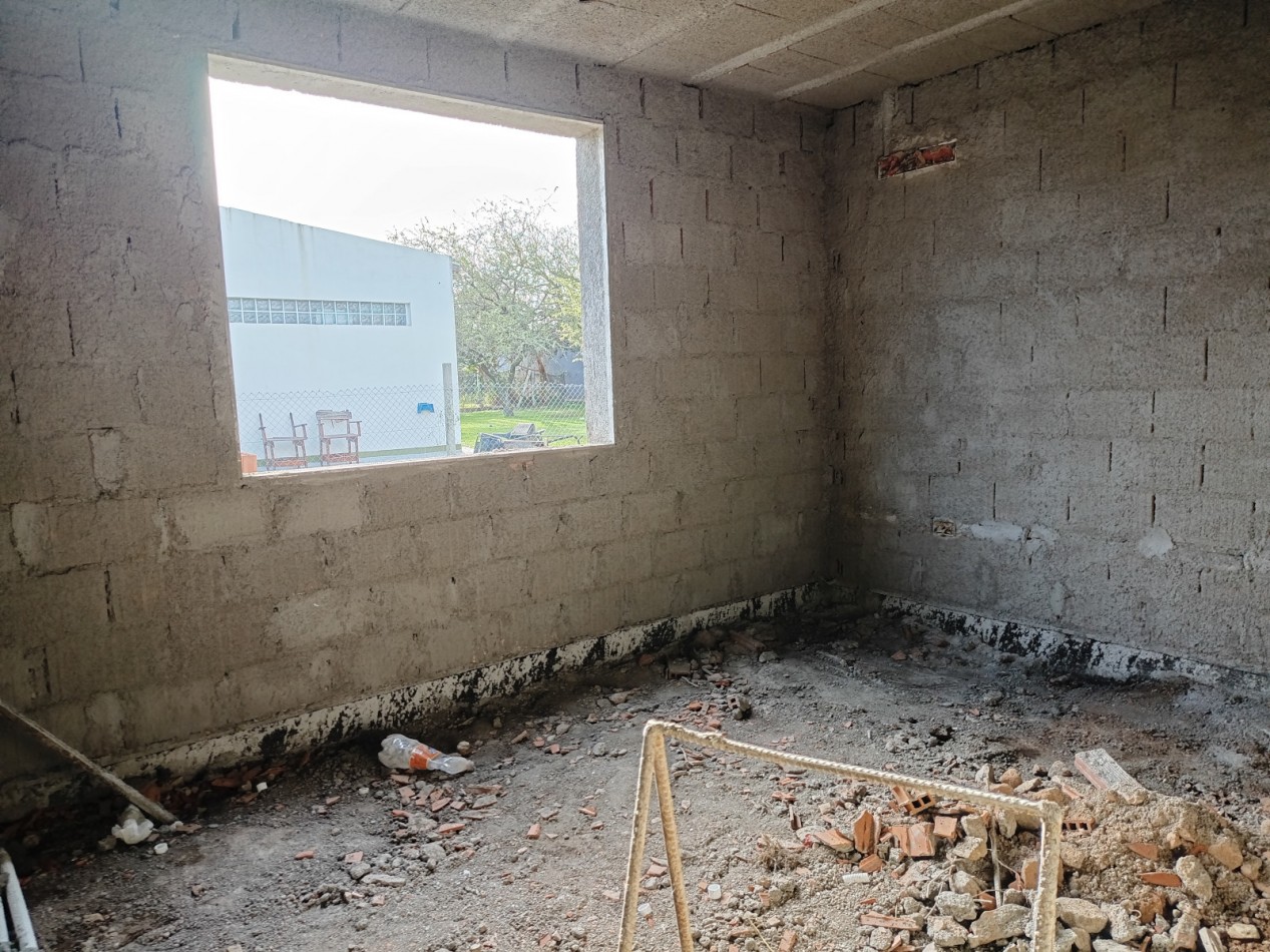 VENDO CASA 3 DORM. + OFICINA A ESTRENAR B° BELA VISTA. 