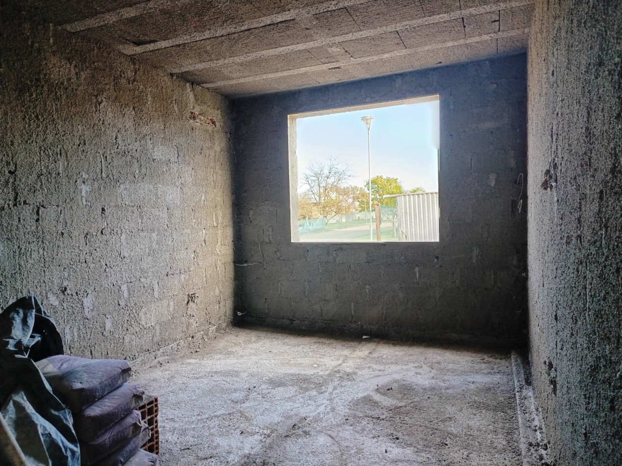 VENDO CASA 3 DORM. + OFICINA A ESTRENAR B° BELA VISTA. 