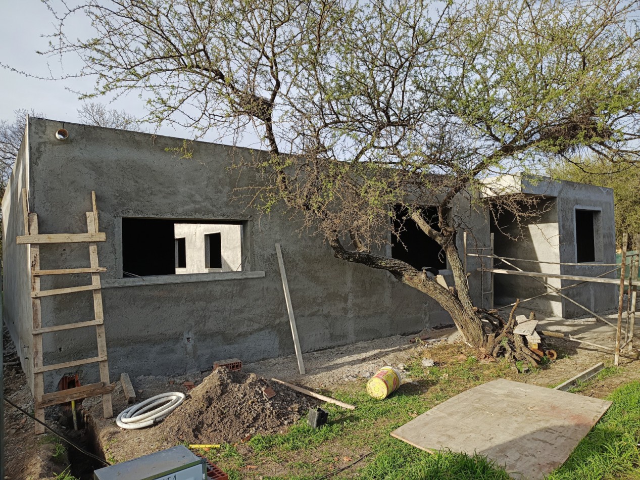 VENDO CASA 3 DORM. + OFICINA A ESTRENAR B° BELA VISTA. 