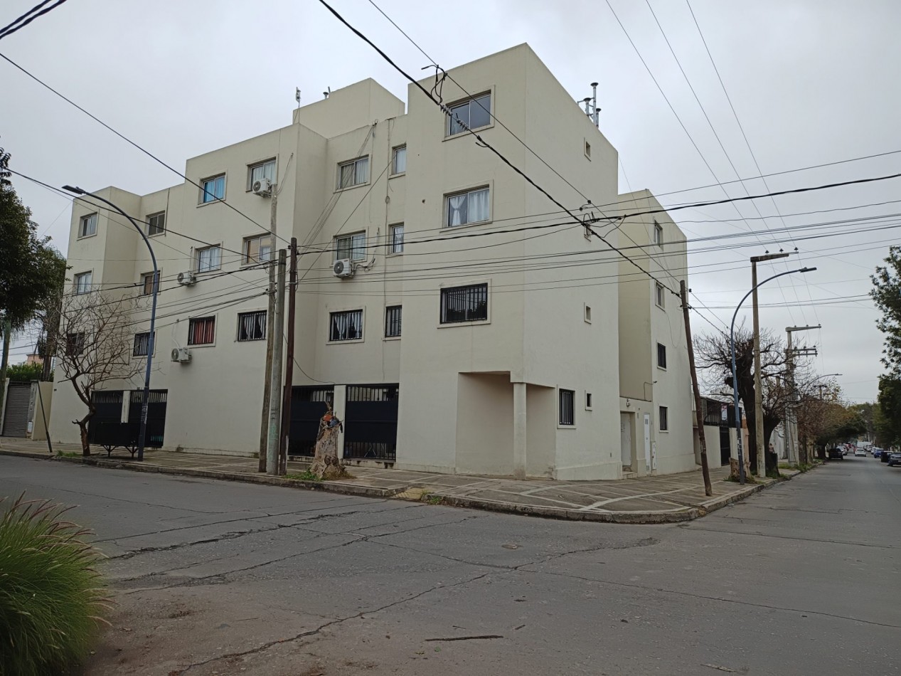ALQUILO DEPTO 1 DORM. CON 2 PATIOS. B° ALTO ALBERDI