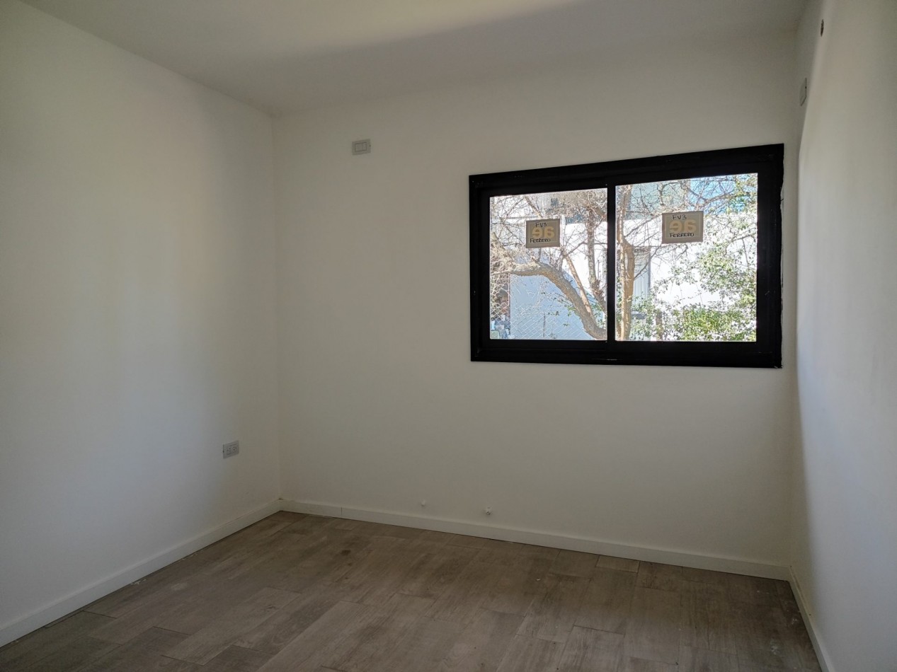 VENDO CASA 2 DORM. B° VILLA CATALINA. A ESTRENAR.