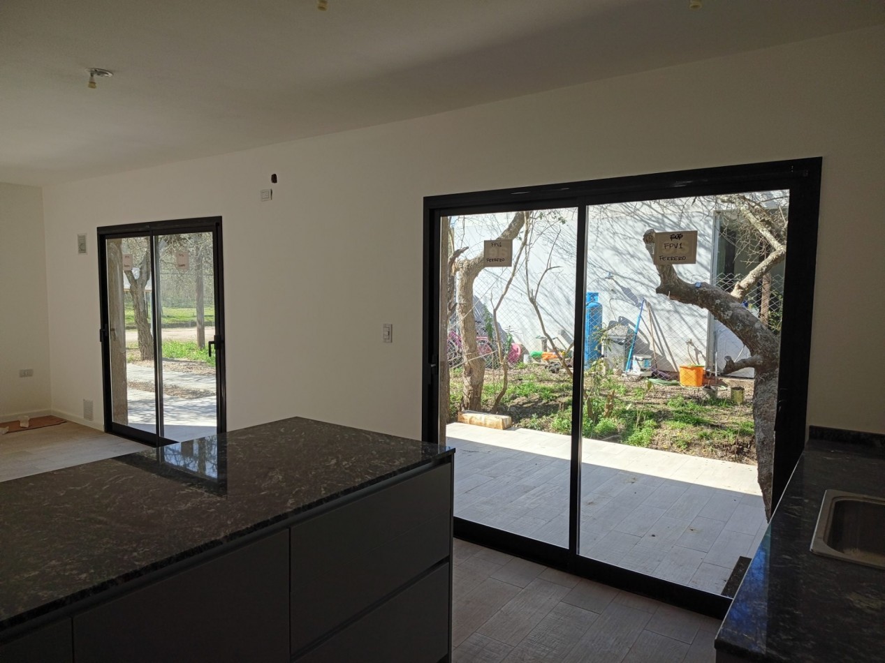 VENDO CASA 2 DORM. B° VILLA CATALINA. A ESTRENAR.