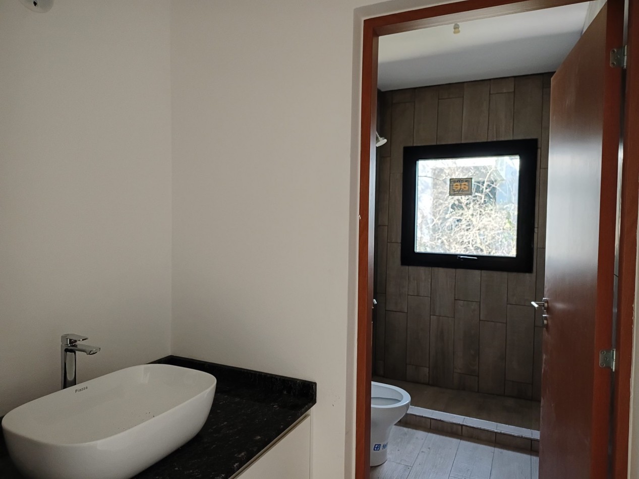 VENDO CASA 2 DORM. B° VILLA CATALINA. A ESTRENAR.