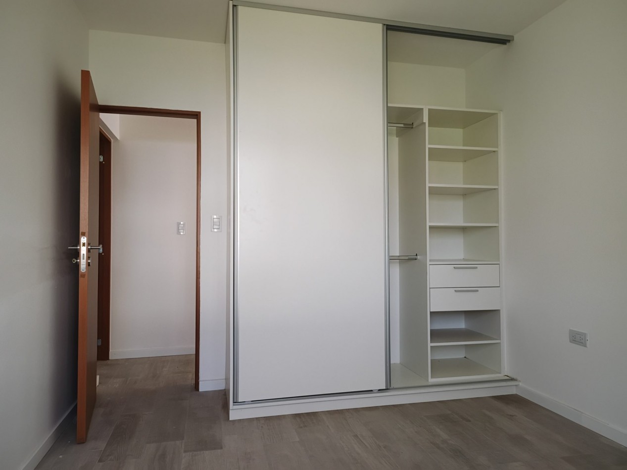 VENDO CASA 2 DORM. B° VILLA CATALINA. A ESTRENAR.