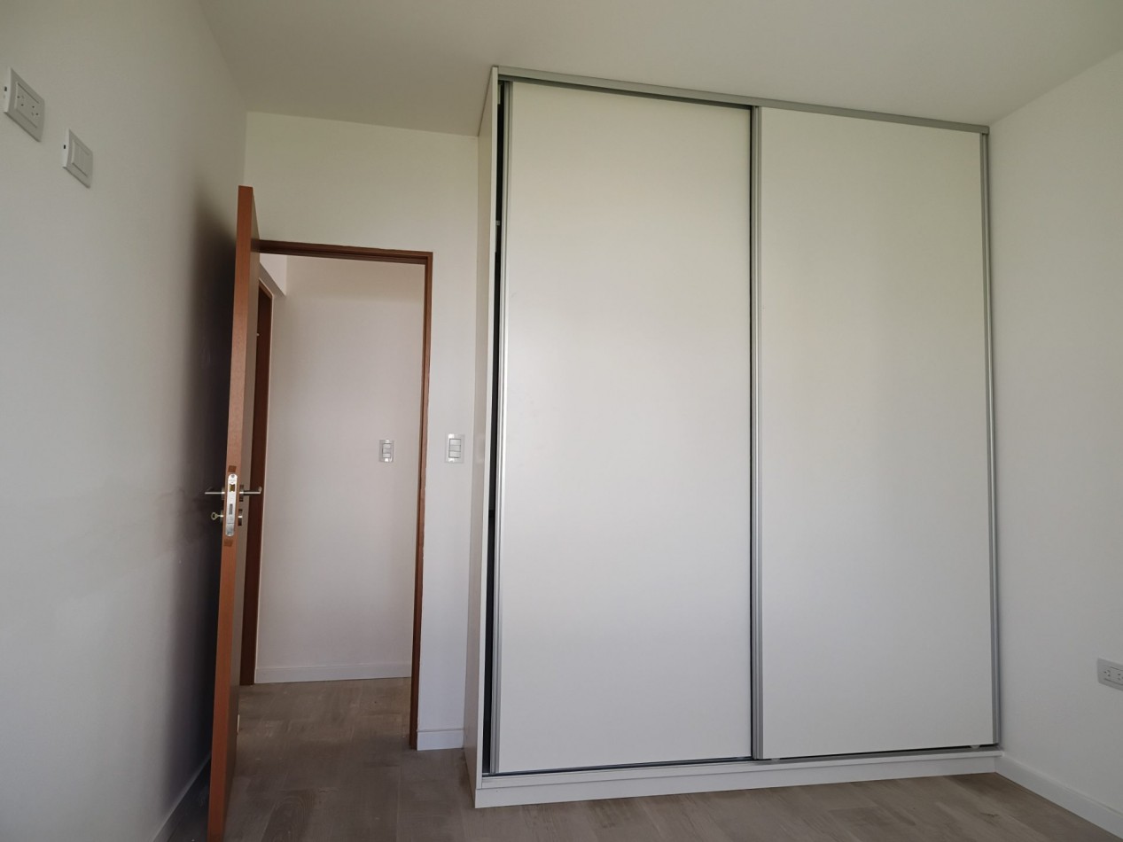 VENDO CASA 2 DORM. B° VILLA CATALINA. A ESTRENAR.