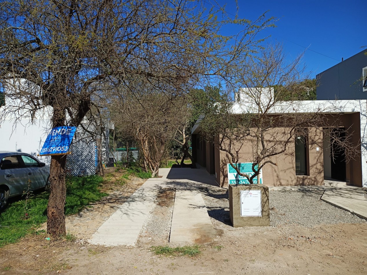 VENDO CASA 2 DORM. B° VILLA CATALINA. A ESTRENAR.