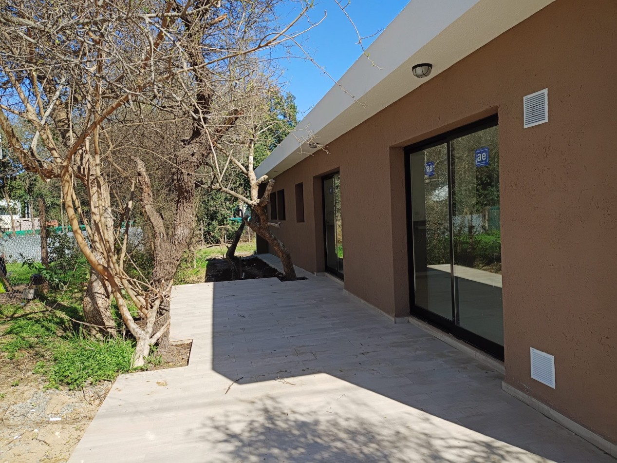 VENDO CASA 2 DORM. B° VILLA CATALINA. A ESTRENAR.