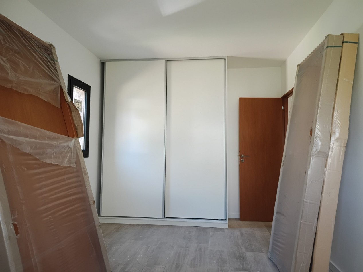 VENDO CASA 2 DORM. B° VILLA CATALINA. A ESTRENAR.