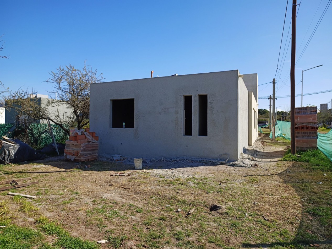 Vendo casa de 3 dormitorios a estrenar en Villa Catalina.