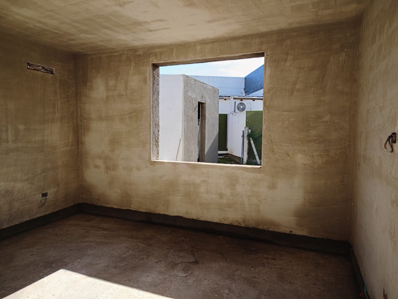 VENDO CASA 3 DORM. + OFICINA A ESTRENAR B° BELA VISTA. 