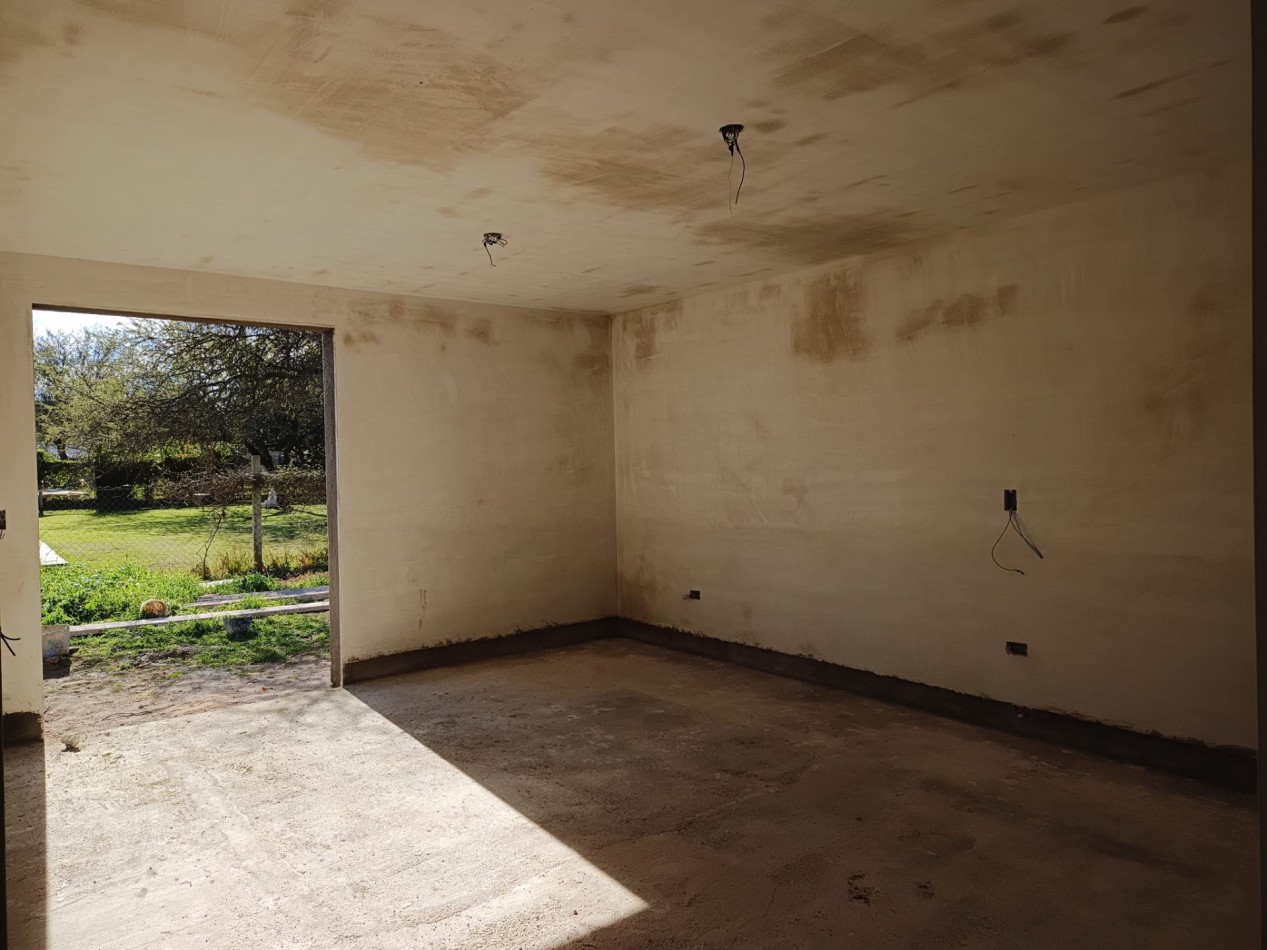 VENDO CASA 3 DORM. + OFICINA A ESTRENAR B° BELA VISTA. 