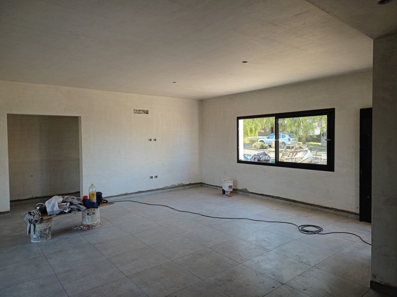 VENDO CASA 3 DORM. A ESTRENAR B° BELA VISTA
