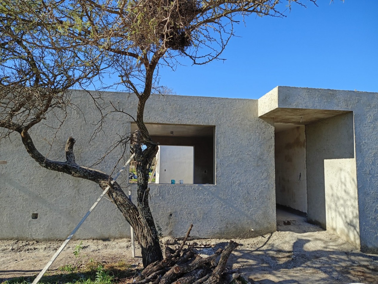 VENDO CASA 3 DORM. + OFICINA A ESTRENAR B° BELA VISTA. 