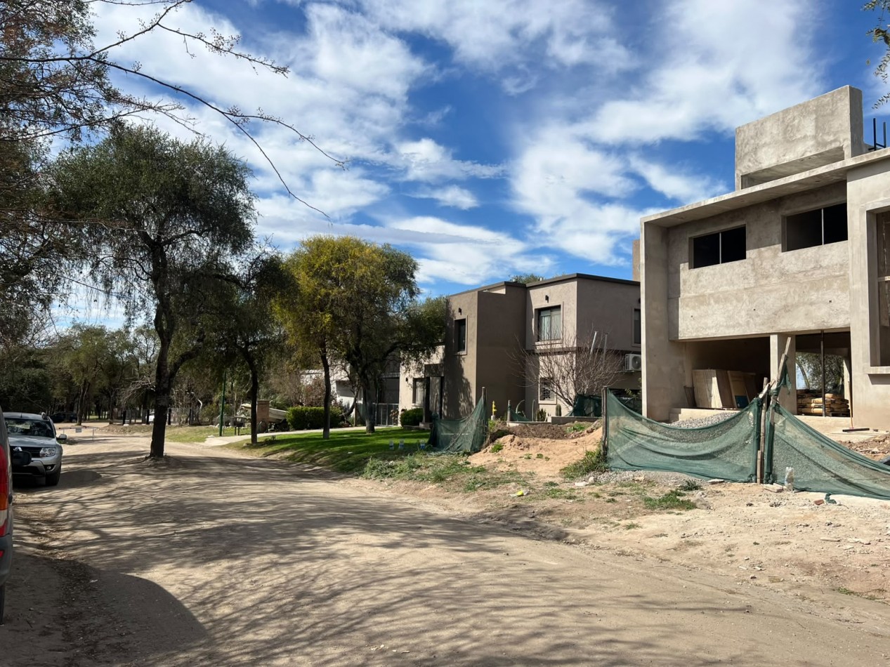 Lote en venta Valle del Golf. 863 m2. 