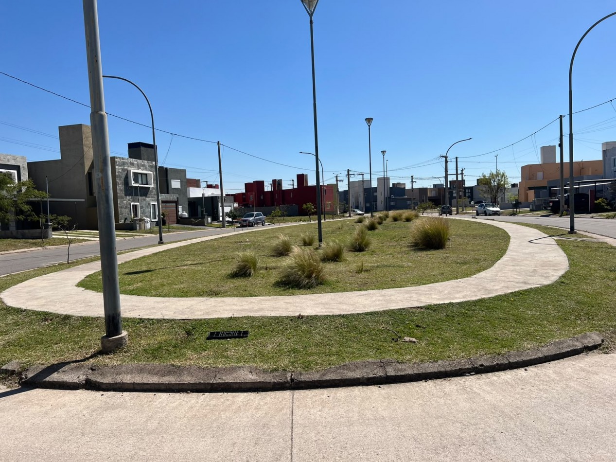 LOTE EN VENTA VALLE CERCANO. LOS JUEGOS. CON ESCRITURA. APTO DUPLEX. 