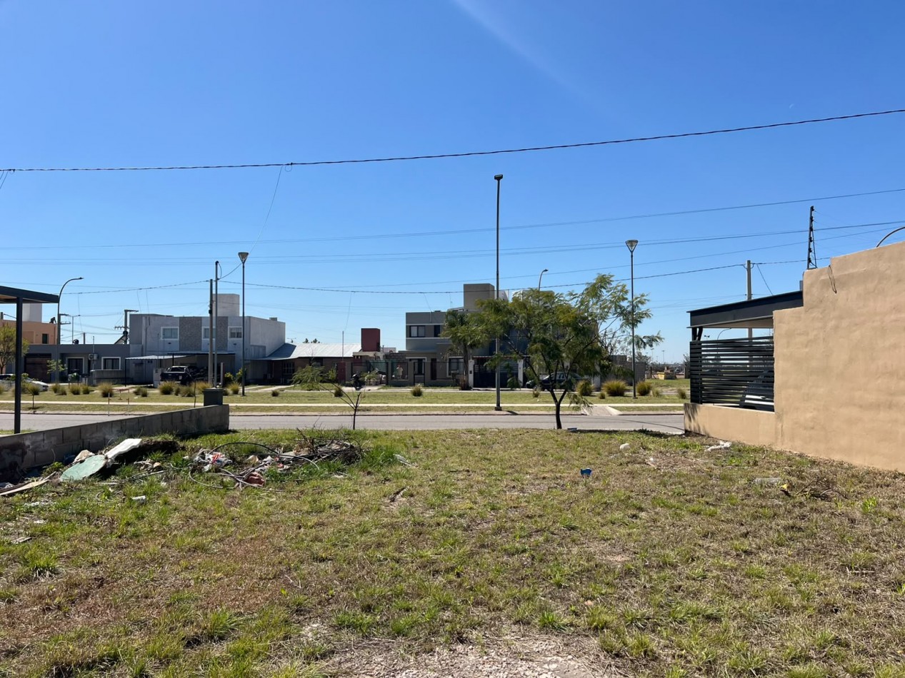 LOTE EN VENTA VALLE CERCANO. LOS JUEGOS. CON ESCRITURA. APTO DUPLEX. 