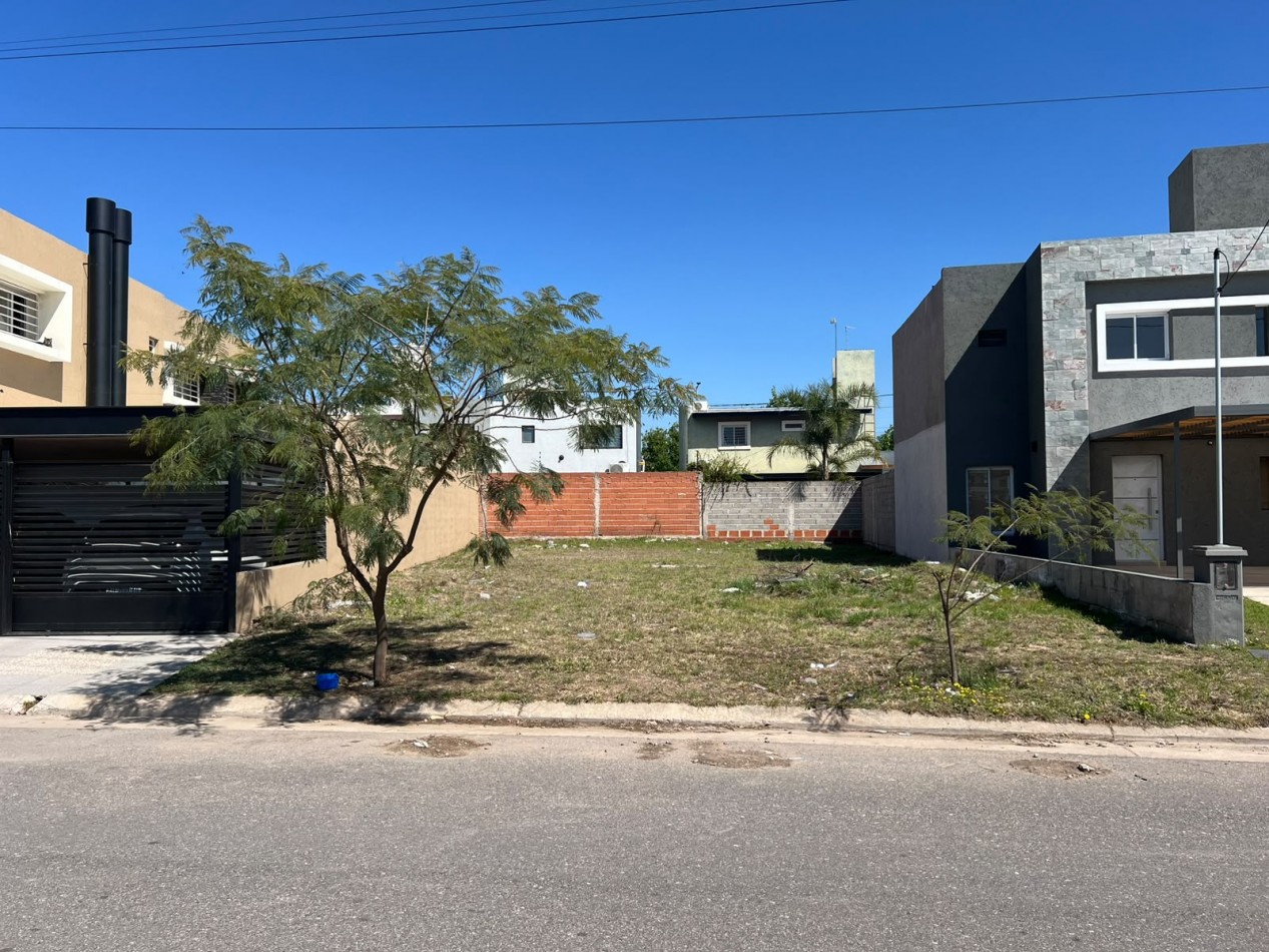 LOTE EN VENTA VALLE CERCANO. LOS JUEGOS. CON ESCRITURA. APTO DUPLEX. 