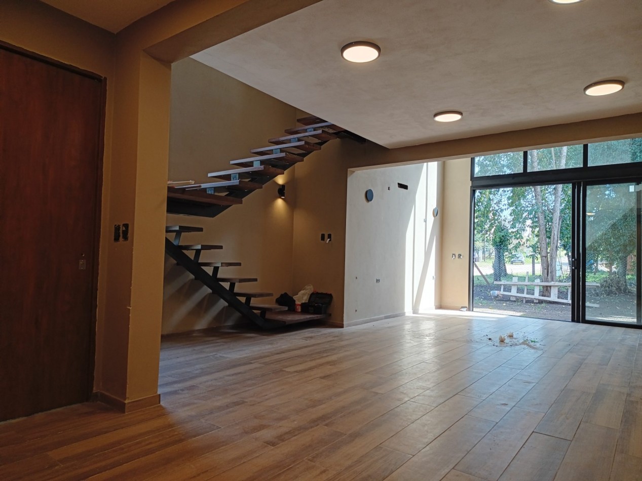 VENDO MODERNA CASA 2 DORMITORIOS A ESTRENAR VILLA CATALINA. APTO CREDITO