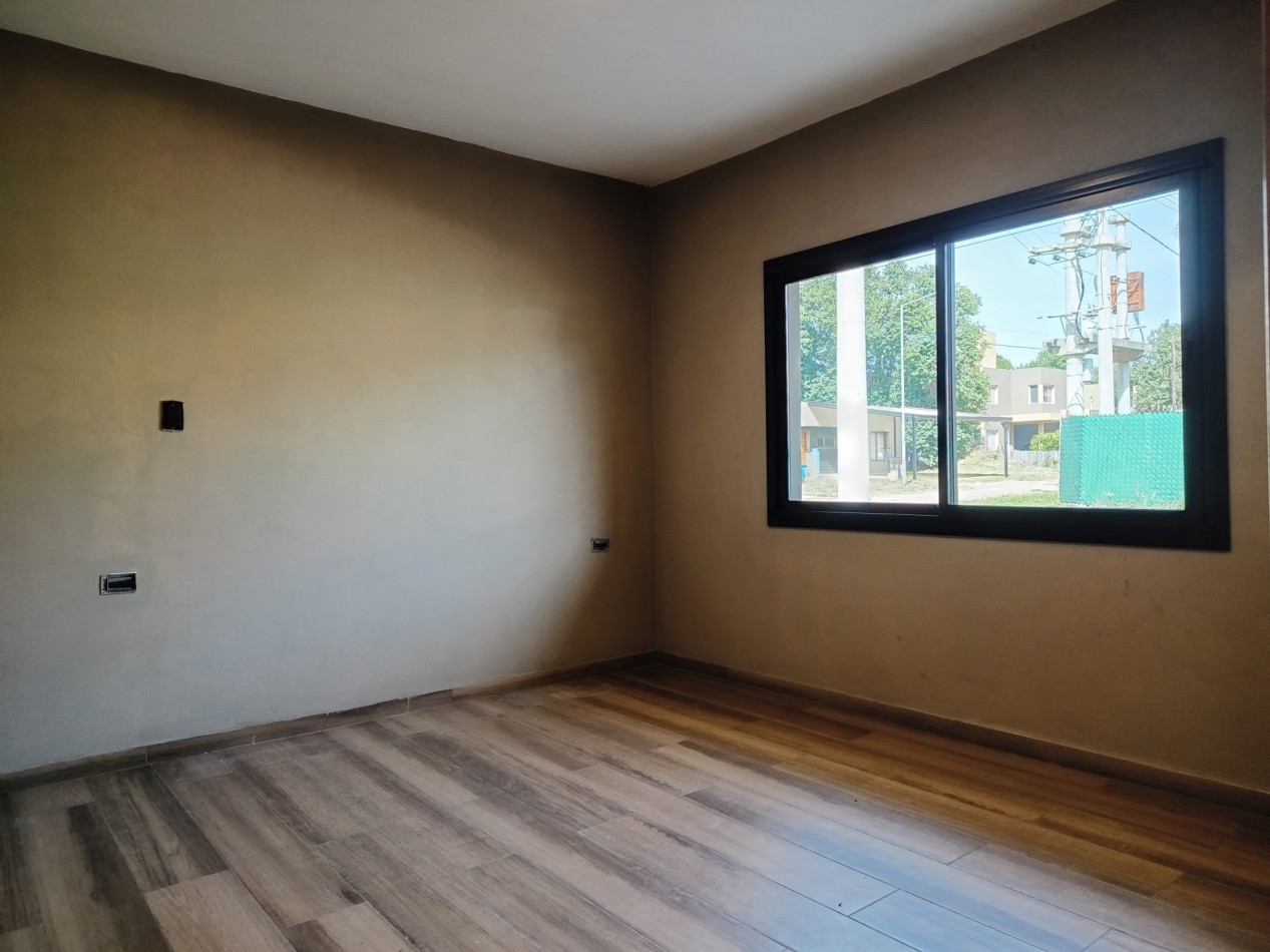 VENDO MODERNA CASA 2 DORMITORIOS A ESTRENAR VILLA CATALINA. APTO CREDITO