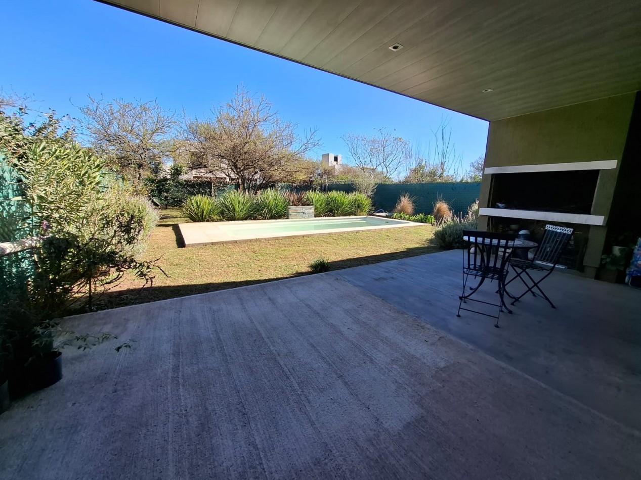 VENDO CASA 2 DORM. VILLA CATALINA PRIMERA ETAPA. ESCRITURA