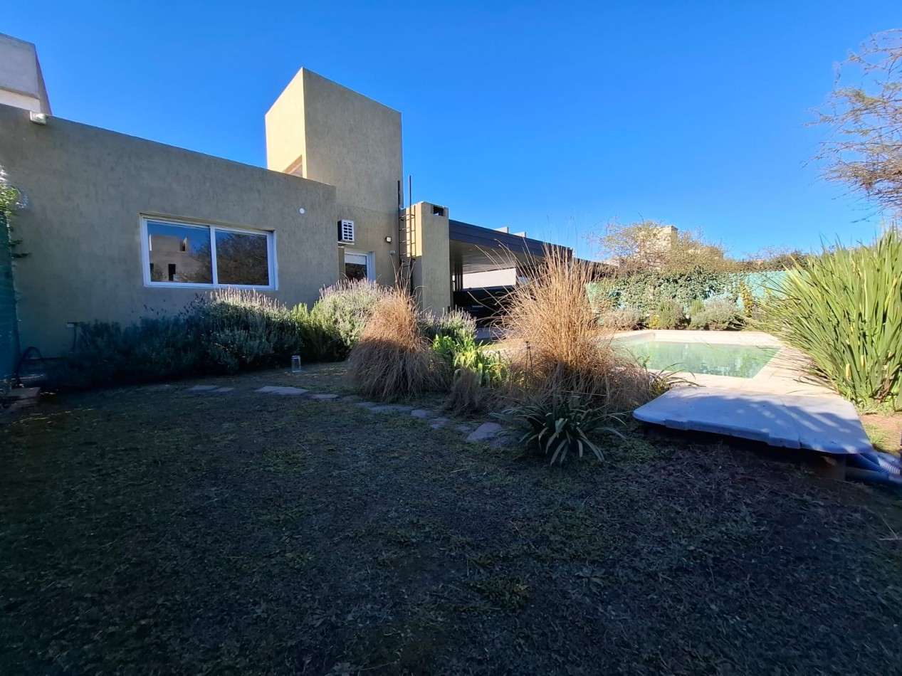 VENDO CASA 2 DORM. VILLA CATALINA PRIMERA ETAPA. ESCRITURA