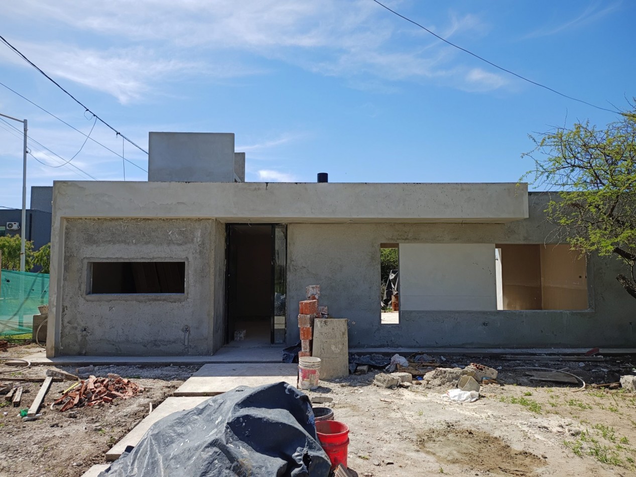 Vendo casa de 3 dormitorios a estrenar en Villa Catalina.