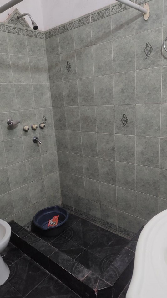 CASA EN VENTA A RECICLAR. 2 DORM. B° MARIANO FRAGUEIRO. C/ESCRITURA!!!