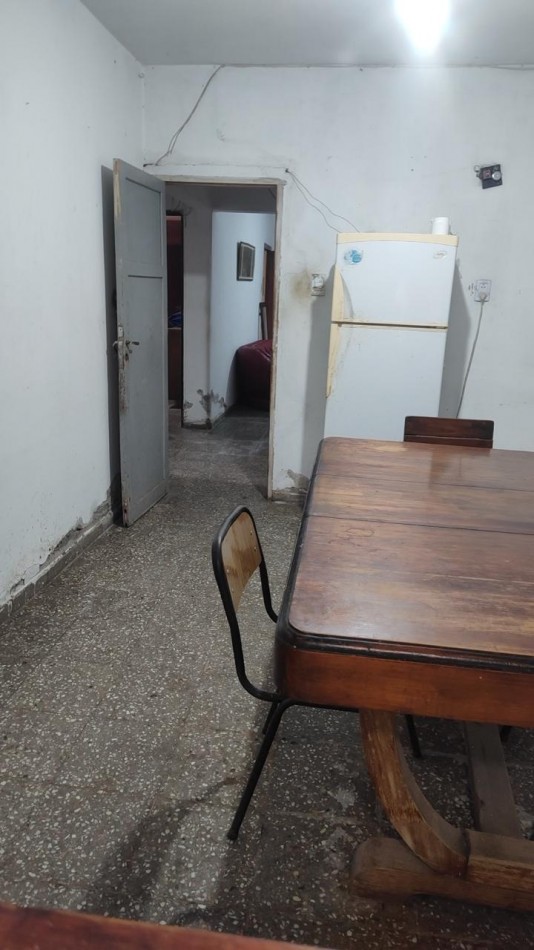 CASA EN VENTA A RECICLAR. 2 DORM. B° MARIANO FRAGUEIRO. C/ESCRITURA!!!