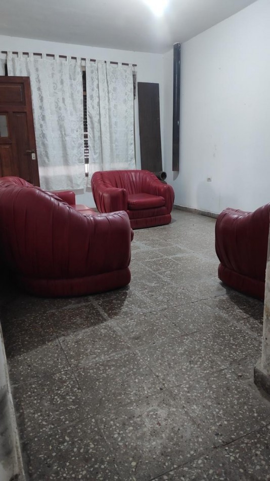 CASA EN VENTA A RECICLAR. 2 DORM. B° MARIANO FRAGUEIRO. C/ESCRITURA!!!
