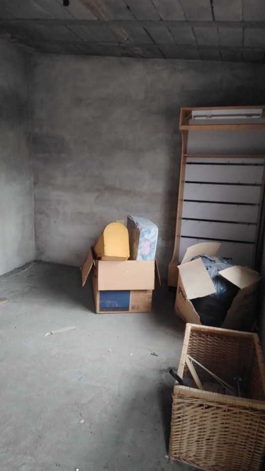 CASA EN VENTA A RECICLAR. 2 DORM. B° MARIANO FRAGUEIRO. C/ESCRITURA!!!