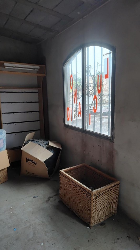 CASA EN VENTA A RECICLAR. 2 DORM. B° MARIANO FRAGUEIRO. C/ESCRITURA!!!