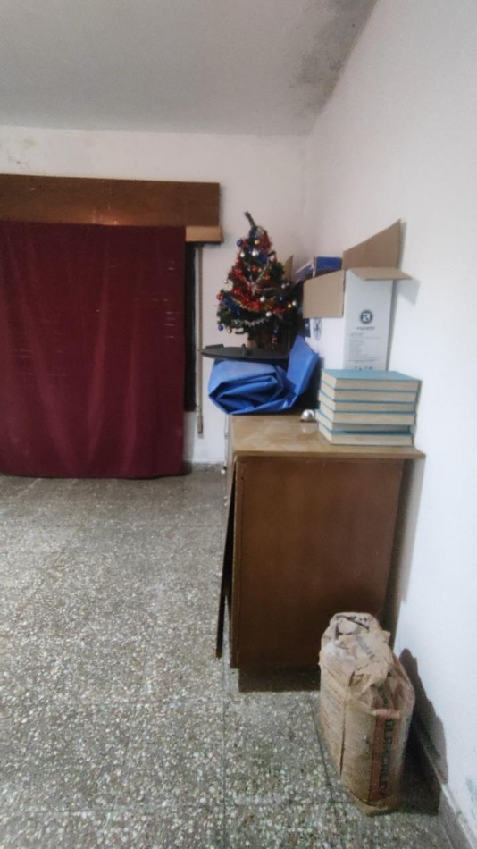 CASA EN VENTA A RECICLAR. 2 DORM. B° MARIANO FRAGUEIRO. C/ESCRITURA!!!