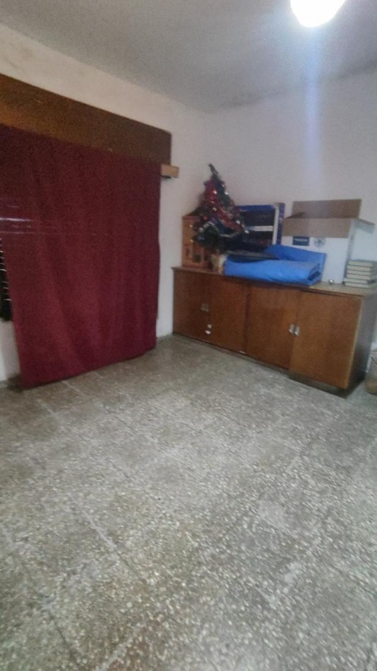 CASA EN VENTA A RECICLAR. 2 DORM. B° MARIANO FRAGUEIRO. C/ESCRITURA!!!