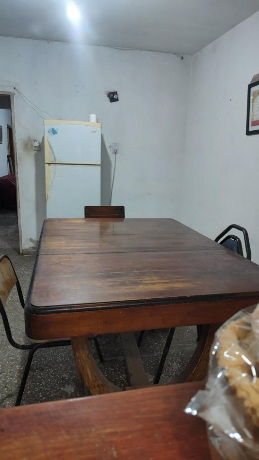CASA EN VENTA A RECICLAR. 2 DORM. B° MARIANO FRAGUEIRO. C/ESCRITURA!!!