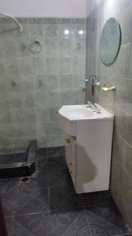 CASA EN VENTA A RECICLAR. 2 DORM. B° MARIANO FRAGUEIRO. C/ESCRITURA!!!