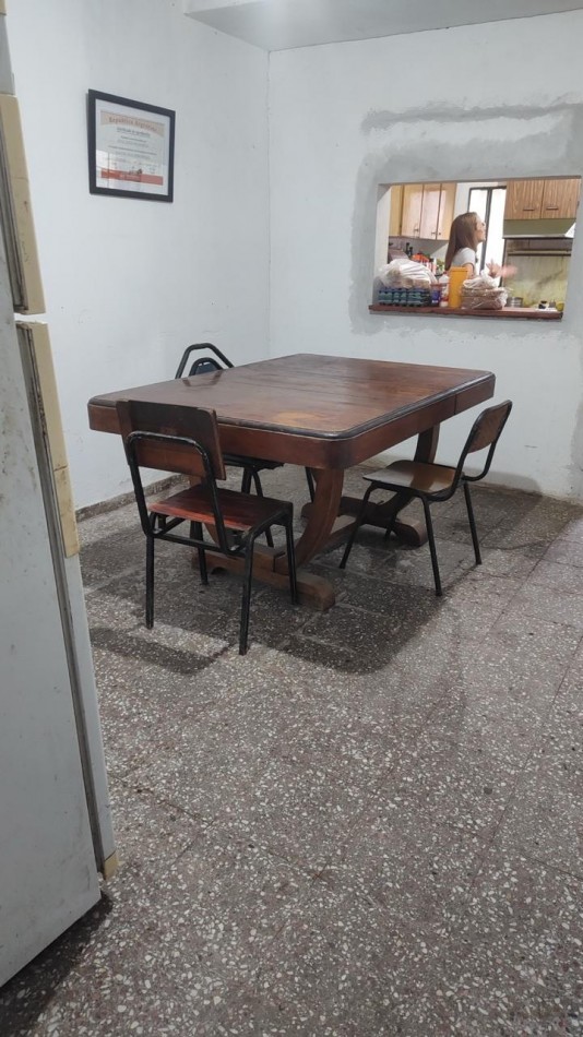 CASA EN VENTA A RECICLAR. 2 DORM. B° MARIANO FRAGUEIRO. C/ESCRITURA!!!