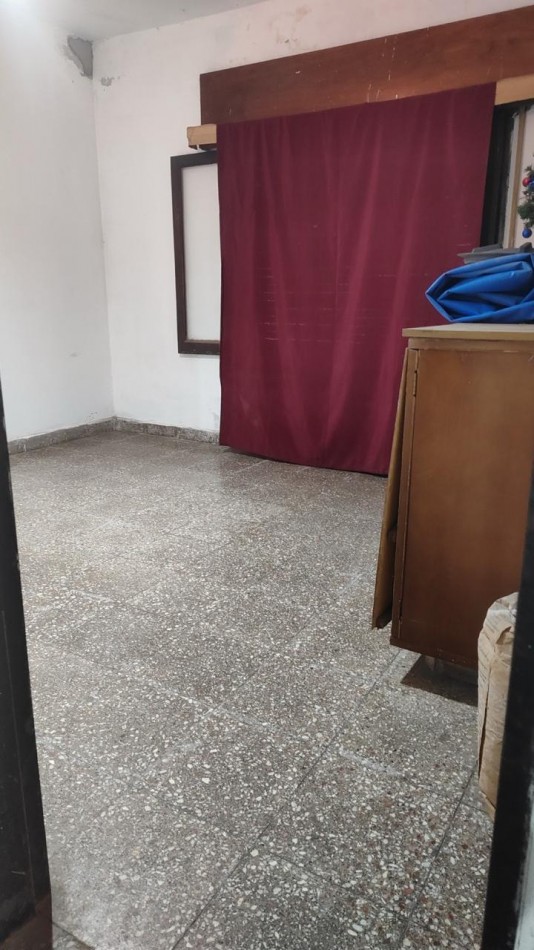 CASA EN VENTA A RECICLAR. 2 DORM. B° MARIANO FRAGUEIRO. C/ESCRITURA!!!