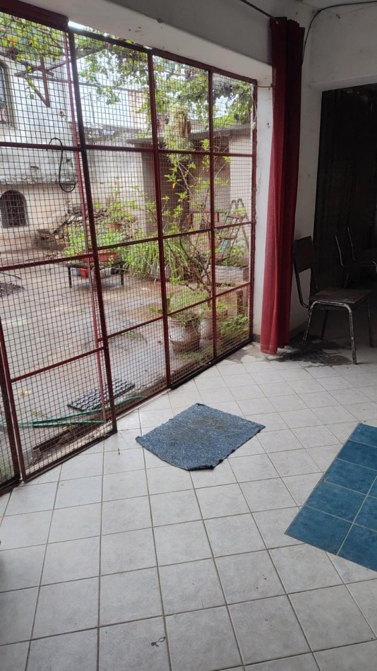 CASA EN VENTA A RECICLAR. 2 DORM. B° MARIANO FRAGUEIRO. C/ESCRITURA!!!