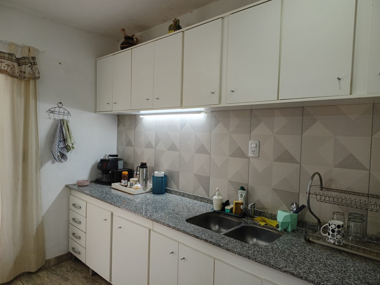 VENDO CASA 2 DOR. VILLA CATALINA. ESCRITURA Y OBRA DE GAS PAGADA.