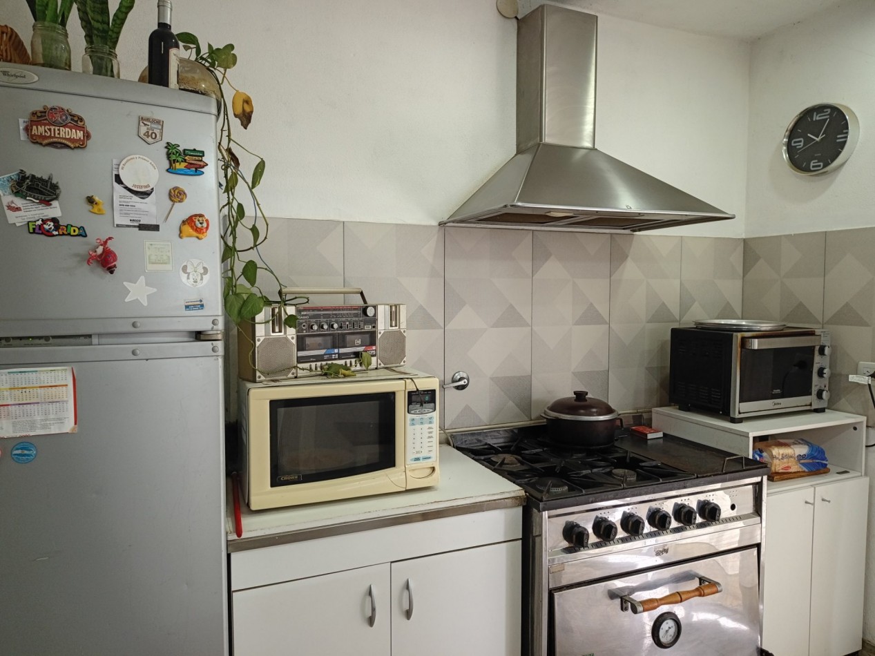 VENDO CASA 2 DOR. VILLA CATALINA. ESCRITURA Y OBRA DE GAS PAGADA.