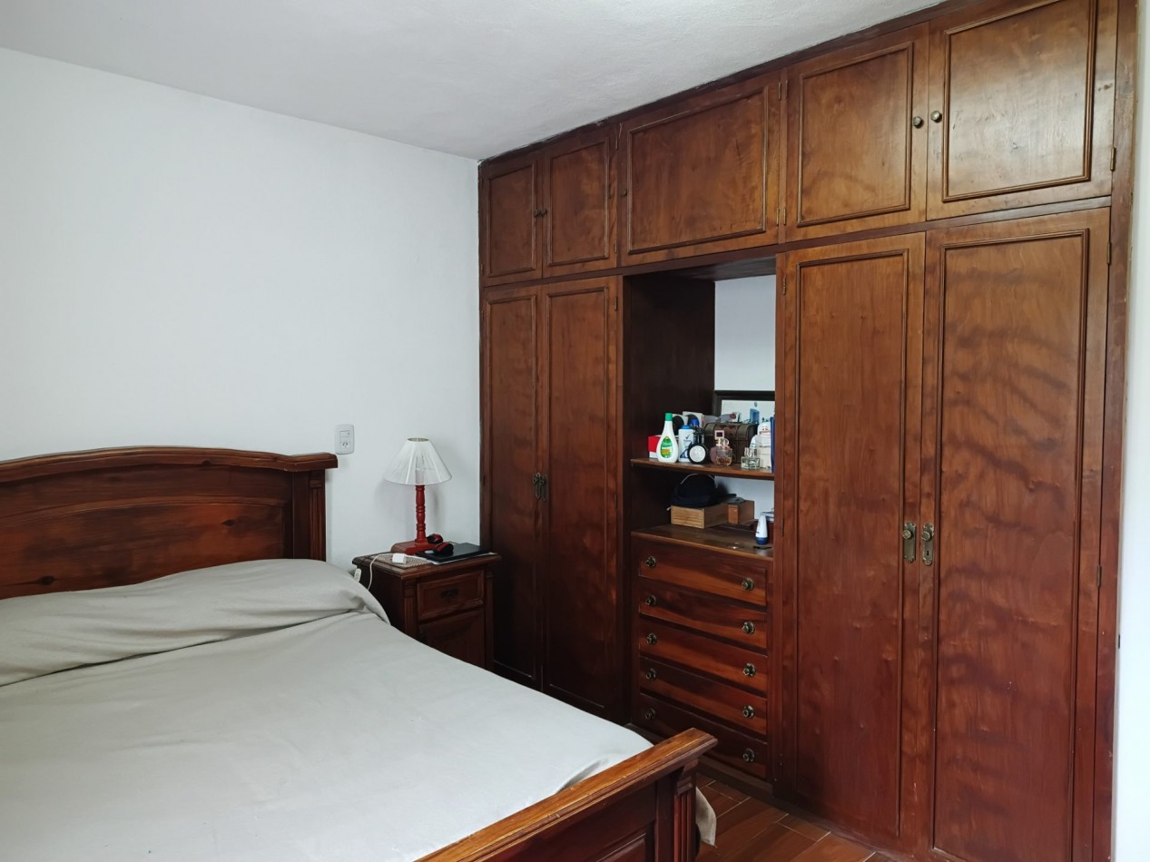 VENDO CASA 2 DOR. VILLA CATALINA. ESCRITURA Y OBRA DE GAS PAGADA.