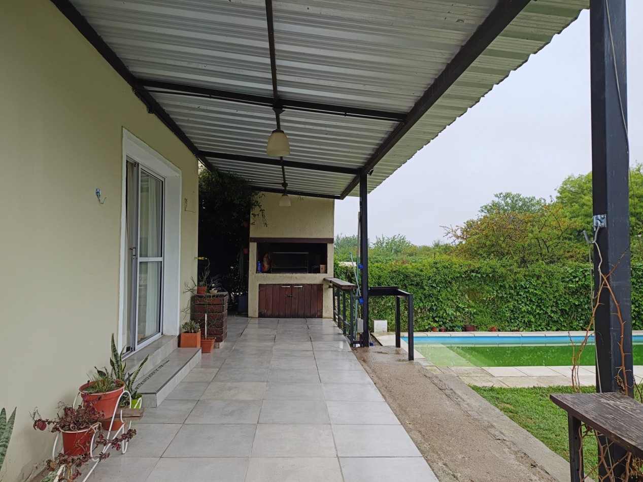 VENDO CASA 2 DOR. VILLA CATALINA. ESCRITURA Y OBRA DE GAS PAGADA.