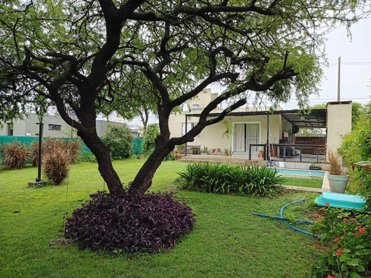 VENDO CASA 2 DOR. VILLA CATALINA. ESCRITURA Y OBRA DE GAS PAGADA.
