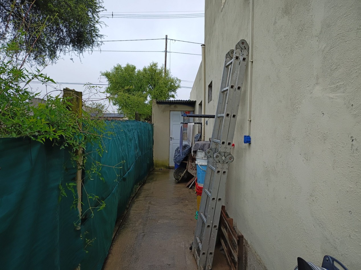 VENDO CASA 2 DOR. VILLA CATALINA. ESCRITURA Y OBRA DE GAS PAGADA.