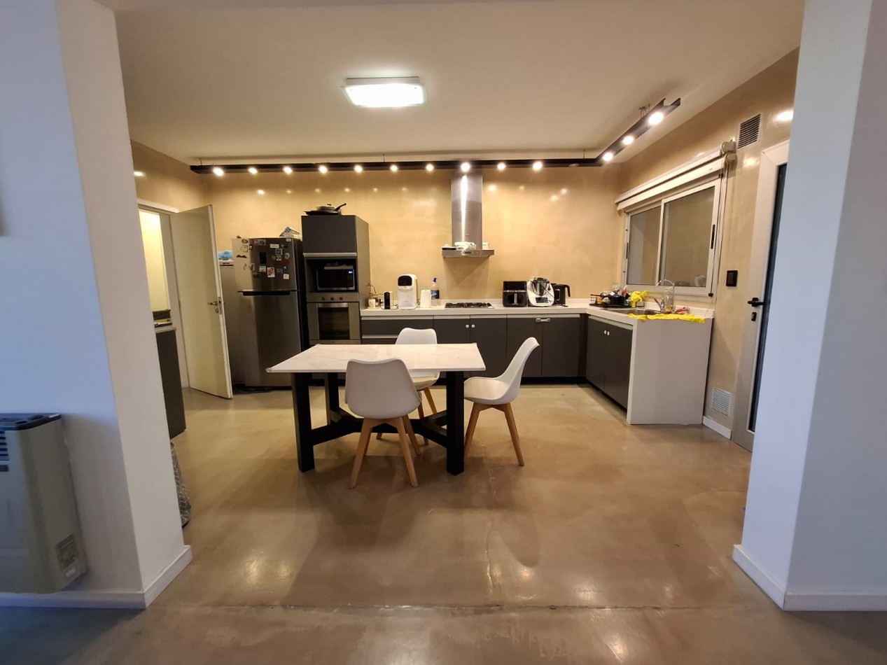 VENDO MODERNA CASA 2 DORM. + PILETA Y QUINCHO B° BELA VISTA. APTO CREDITO